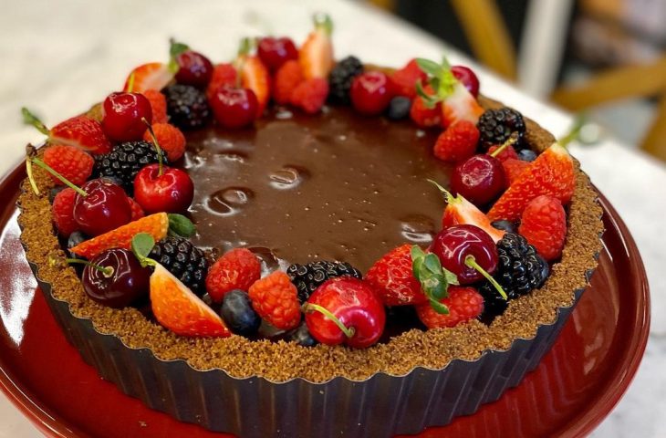 Torta de chocolate com cereja