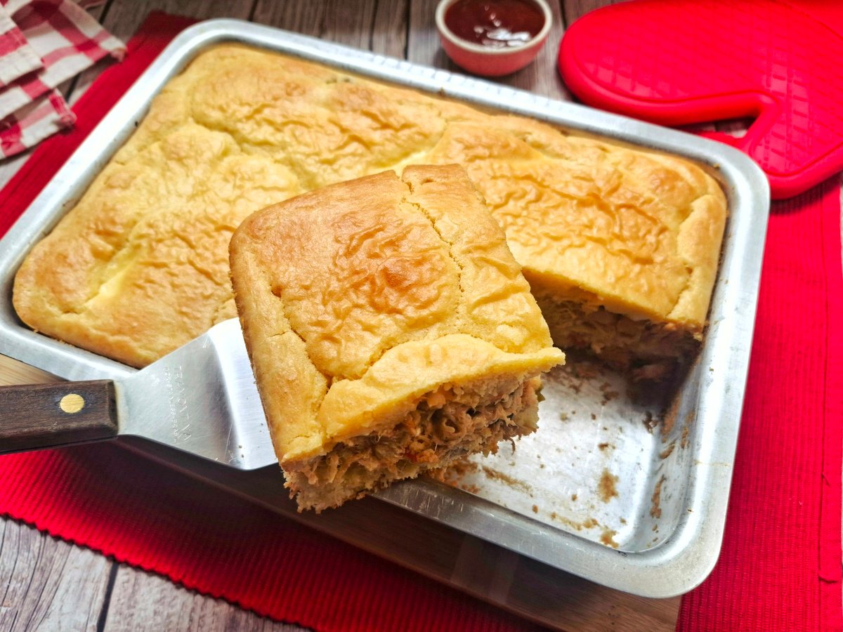 Torta de frango de liquidificador com cebola