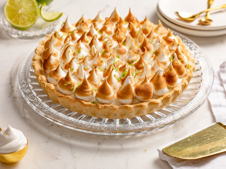 Torta de limão pronta para consumo após ir ao forno.