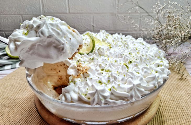 Torta de limão na travessa