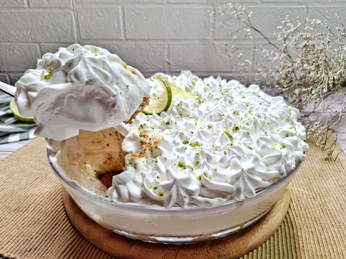 Torta de limão na travessa