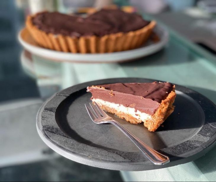 Torta mousse de limão com chocolate