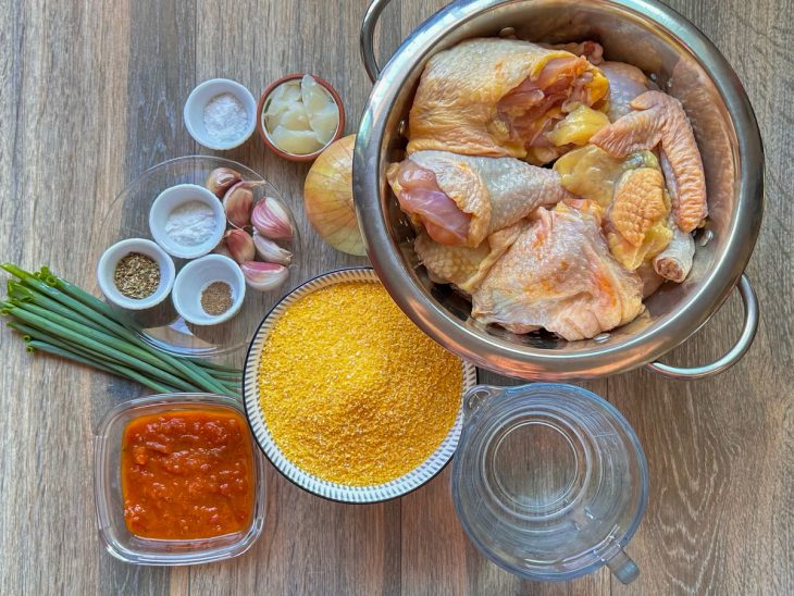 ingredientes reunidos para fazer xerém